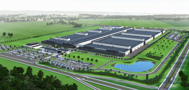 Mercedes-Benz invests in carbon-neutral engine plant