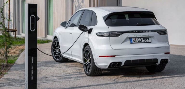 Porsche introduces new Cayenne Turbo S E-Hybrid