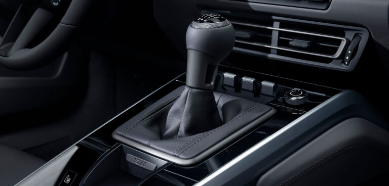 Porsche introduces 7-speed manual to 911