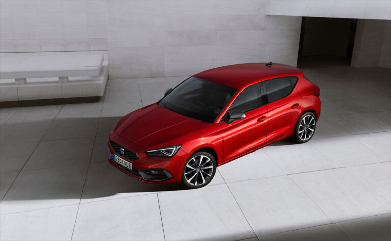 SEAT unveils new-generation Leon