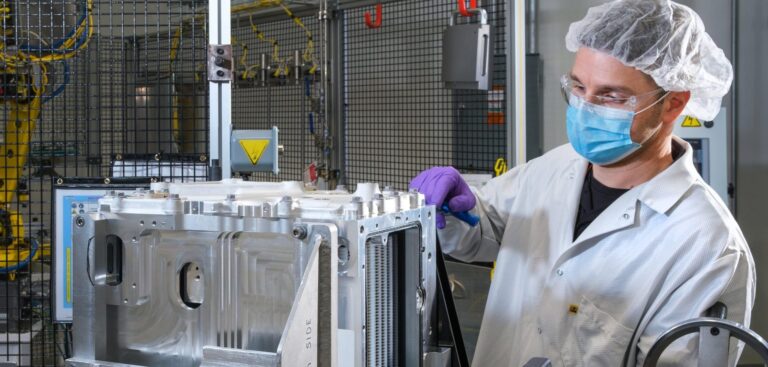 Navistar, General Motors and OneH2 partner on long-haul hydrogen solution