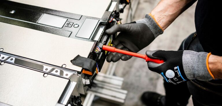 Mercedes-Benz begins eActros component production