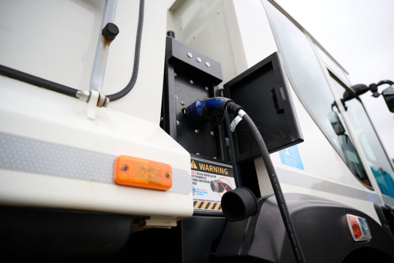 VEV and Whitespace urge UK councils to use data-analysis for efficient electrification of refuse collection vehicles VEV and Whitespace urge UK councils to use data-analysis for efficient electrification of refuse collection vehicles