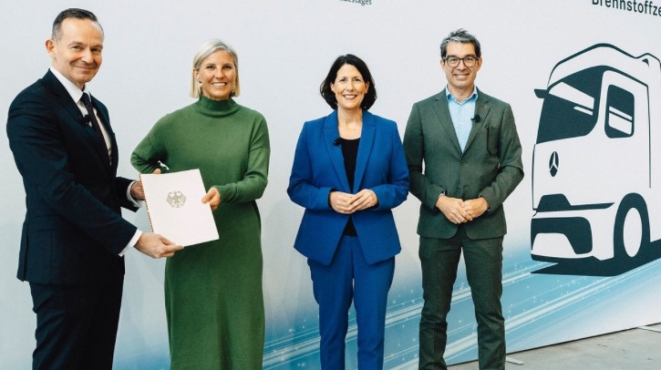 Daimler receives fuel cell truck funding from German government Daimler receives fuel cell truck funding from German government