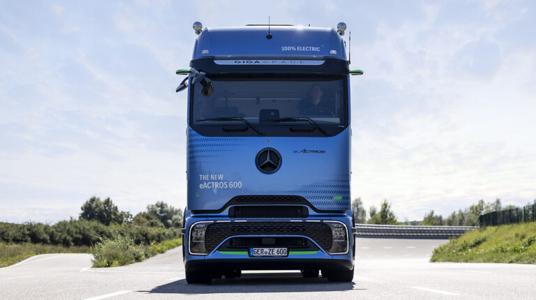 Mercedes-Benz Trucks expands battery-electric truck portfolio Mercedes-Benz eActros 600Mercedes-Benz eActros 600.