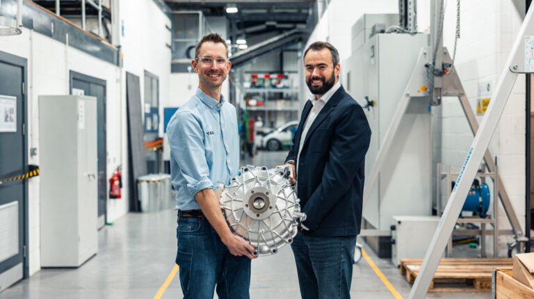 Yasa unveils record-setting motor at core of in-wheel EV powertrain Tim Woolmer, founder and CTO, and Simon Odling, chief of new technology, Yasa, hold the prototype in-wheel electric powertrain system