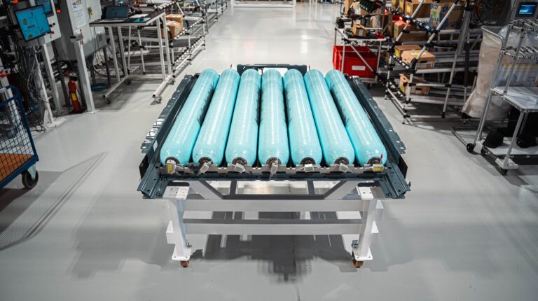 iX5 Hydrogen debuts with space-saving tank design and extended range BMW’s hydrogen flat storage system.