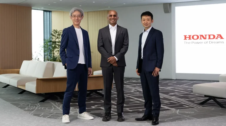 Applied Intuition partners with Honda on next-generation vehicle software Left to right: Shinichi Arie, operating officer, deputy head of SDV Research and Development Center of Honda R&D; Qasar Younis, co-founder and CEO of Applied Intuition; and Mahito Shikama, chief officer, corporate strategy operations, Honda Motor Co.